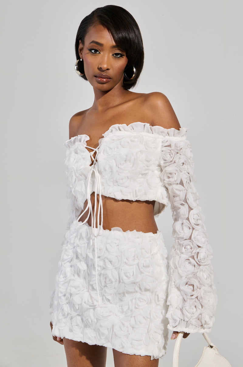 SWEET ESCAPE OFF THE SHOULDER LACE UP BLOUSE IN WHITE – AKIRA