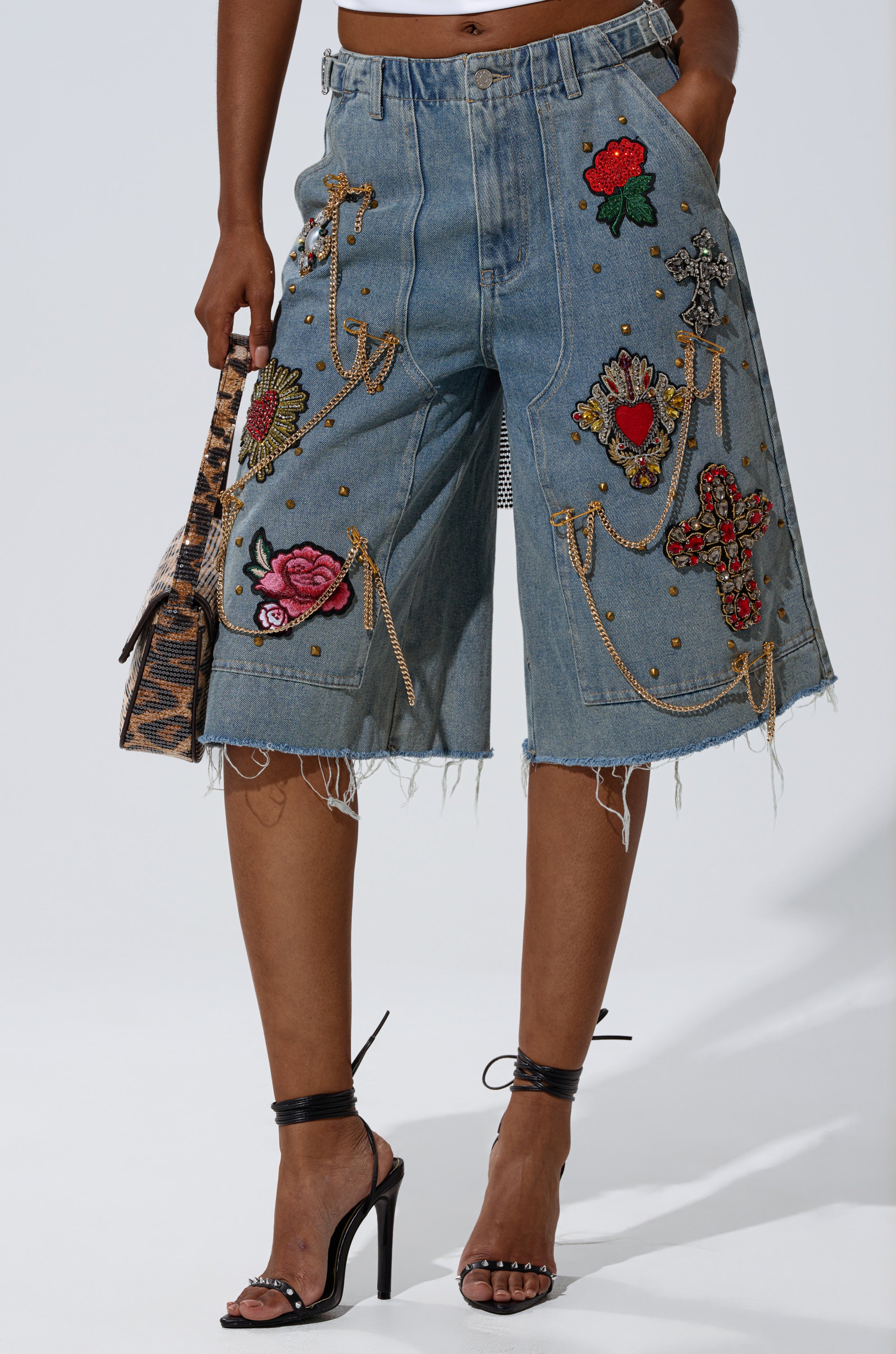 COOL GIRL LIKE ME BERMUDA SHORT – AKIRA