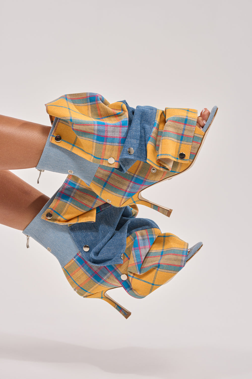 AZALEA WANG BIRDSONG YELLOW PLAID SNAP BOOTIE – AKIRA