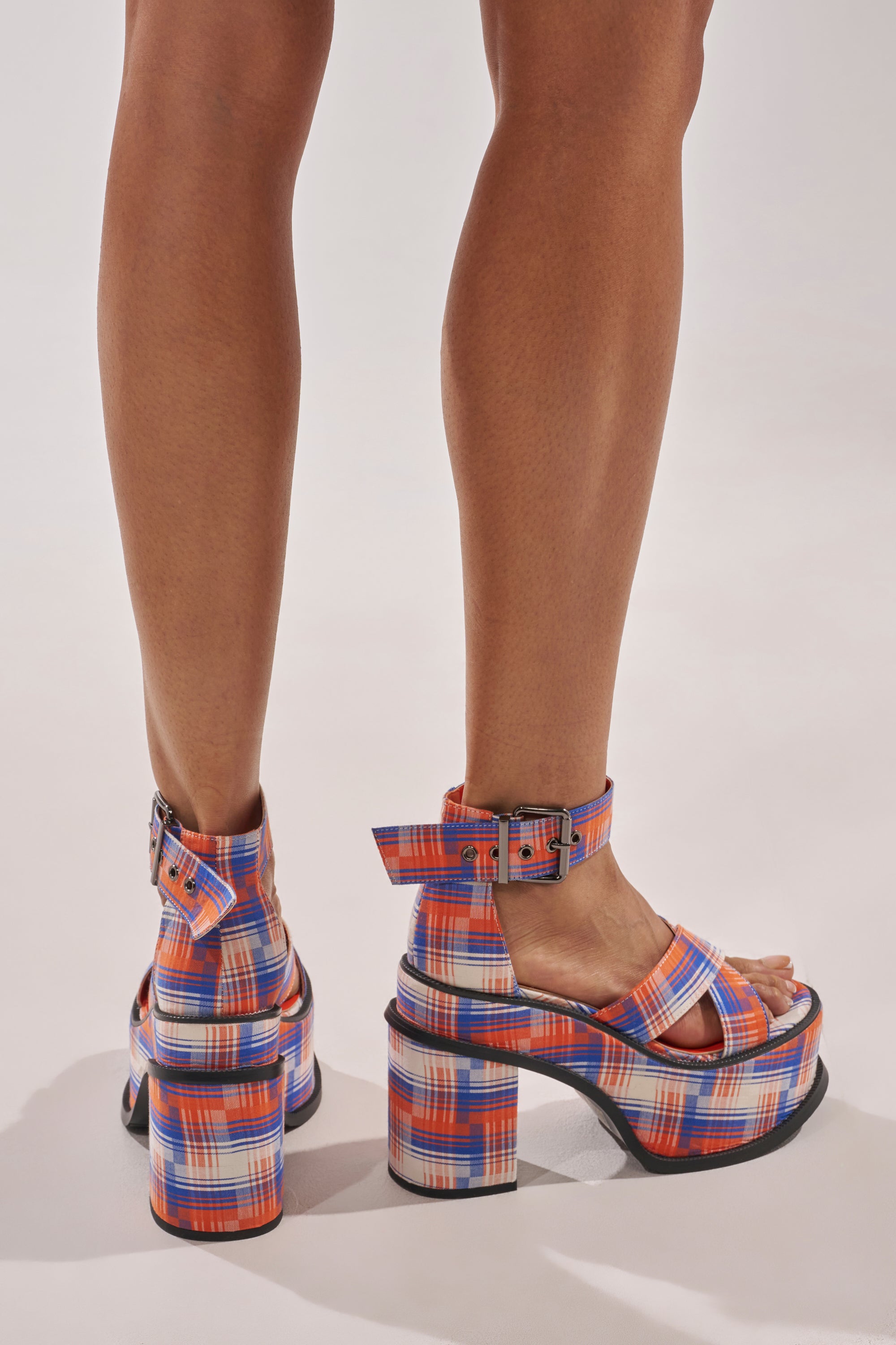 AZALEA WANG JAETYN ORANGE PLAID CHUNKY PUMP – AKIRA