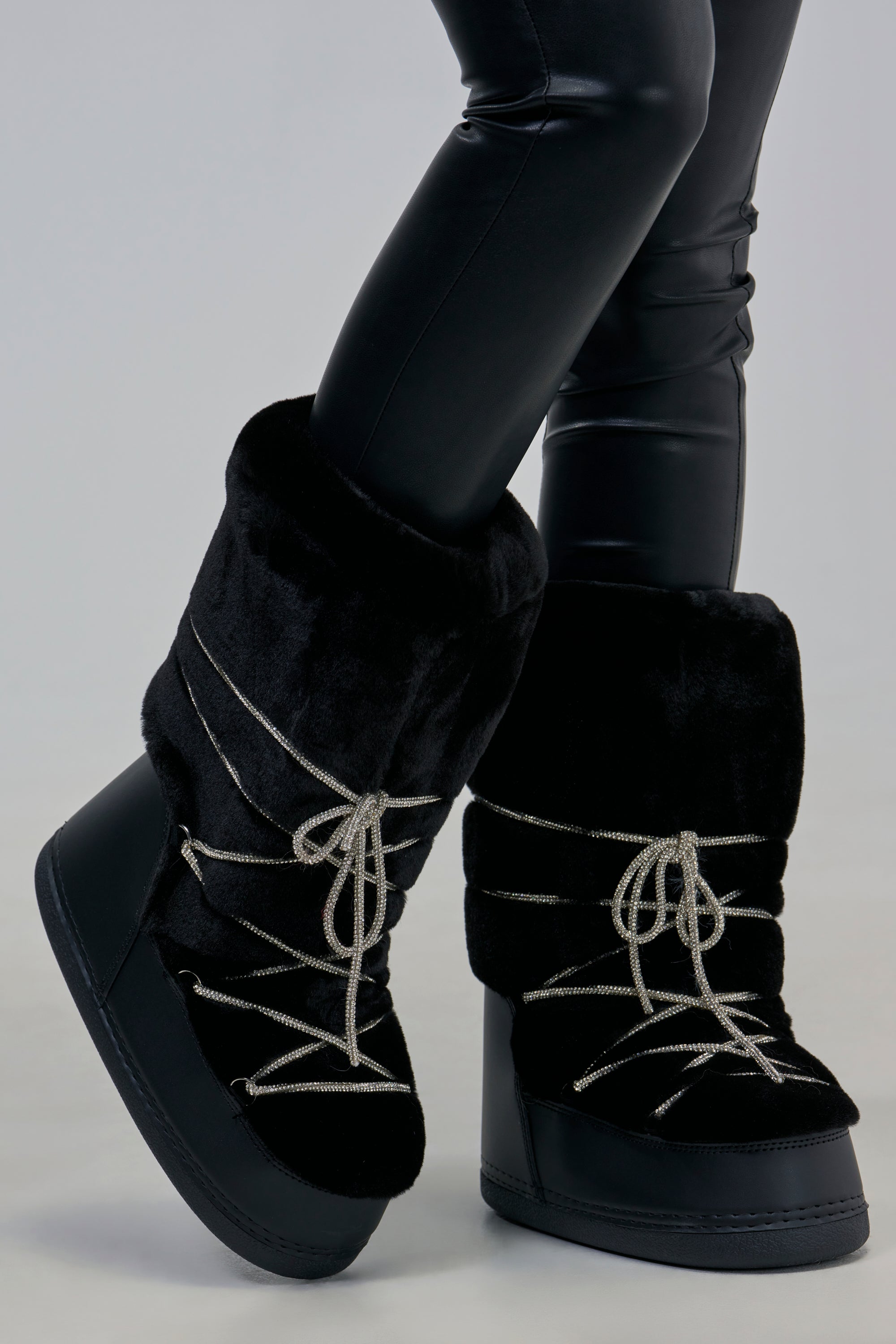 AZALEA WANG KARMELA BLACK FUR MOON BOOT – AKIRA