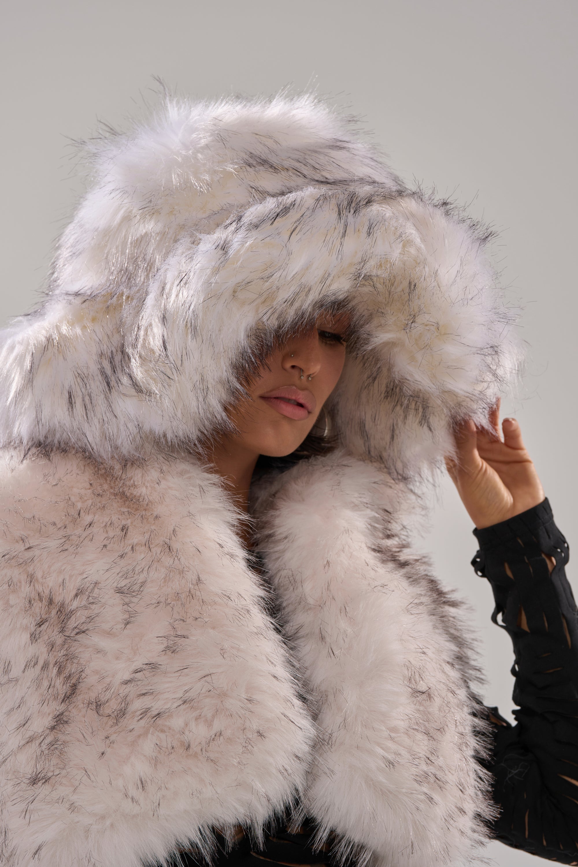 ICE QUEEN FAUX FUR BUCKET HAT – AKIRA