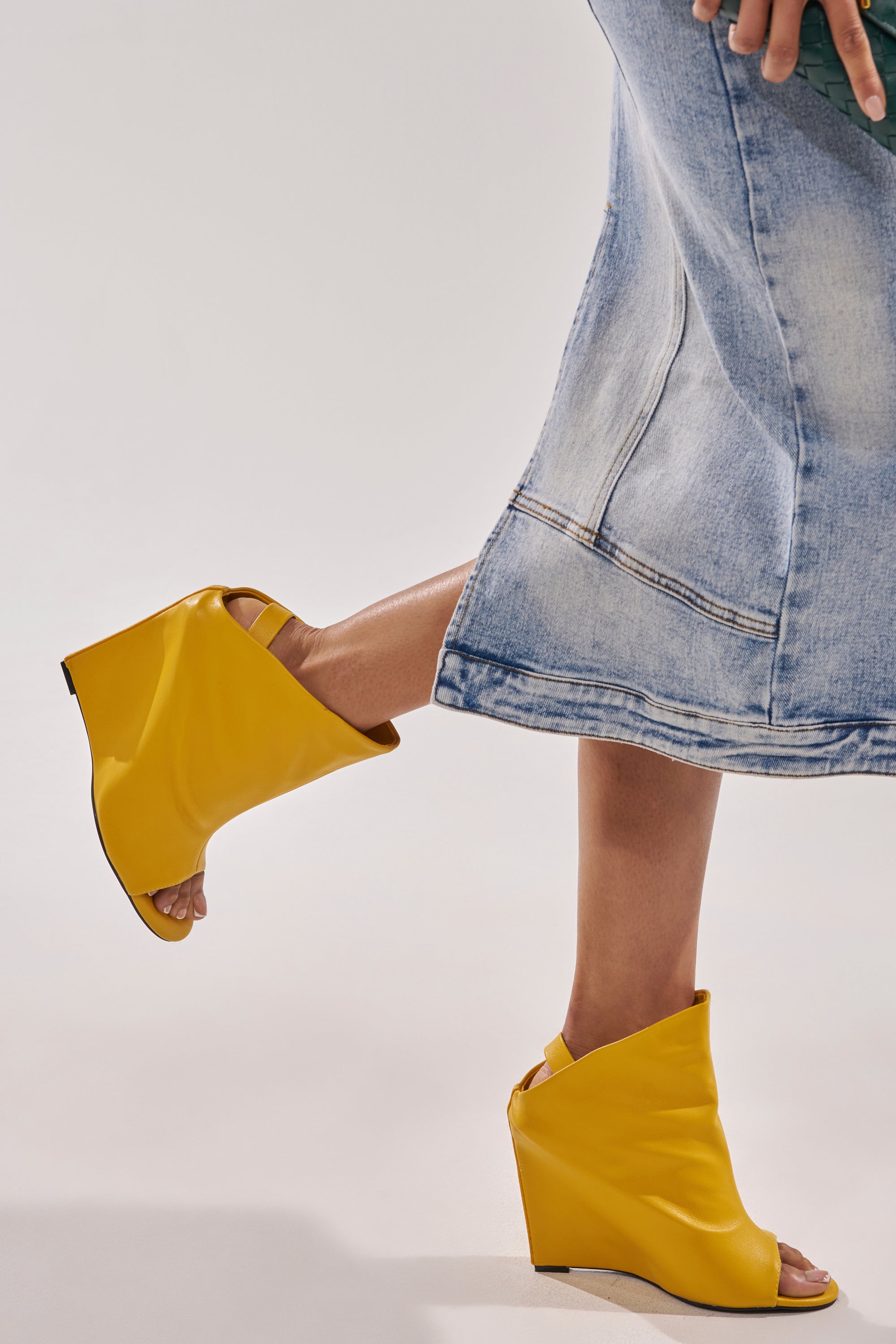 AZALEA WANG NOVIS YELLOW WEDGE BOOTIE – AKIRA