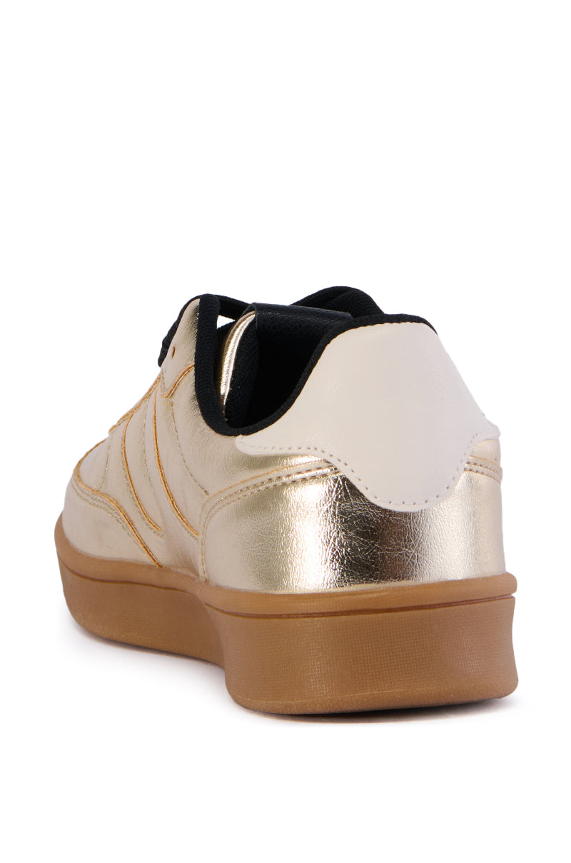 Detail View Azalea Wang Full Moon Gold Metallic Sneaker