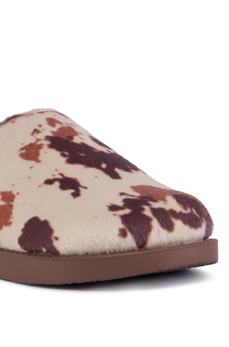 Extra View Azalea Wang Yoki Multi Slipper