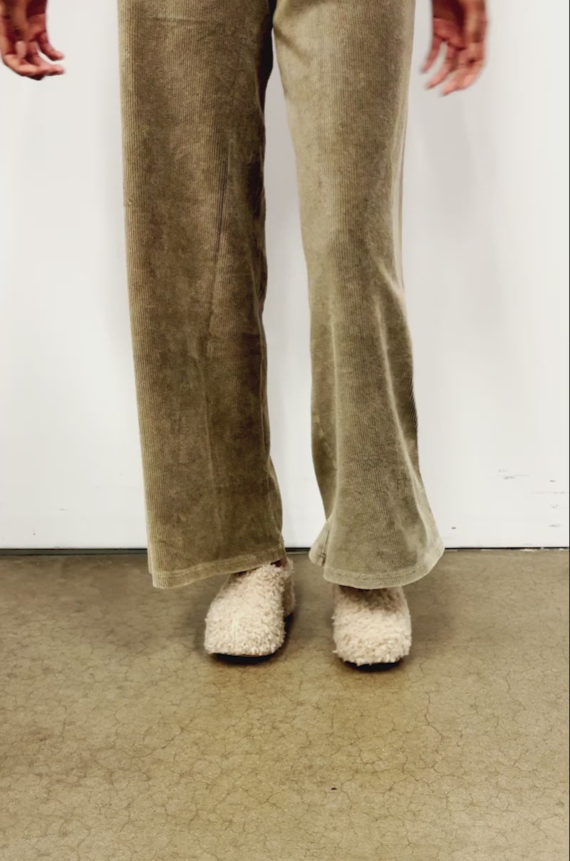 niceness coco パンツ bisown auralee herillm AZALEA WANG MORTICIA BROWN SHERPA CLOG – AKIRA