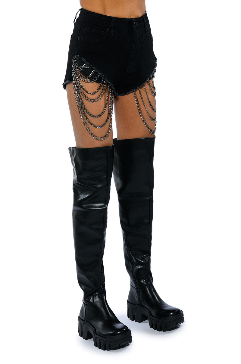 Extra View Sexy Chain Denim Shorts In Black