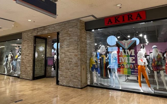 AKIRA Water Tower Place Chicago - Store & Personal Stylists