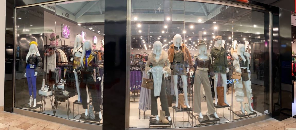 AKIRA Willowbrook Mall Houston - Store & Personal Stylists
