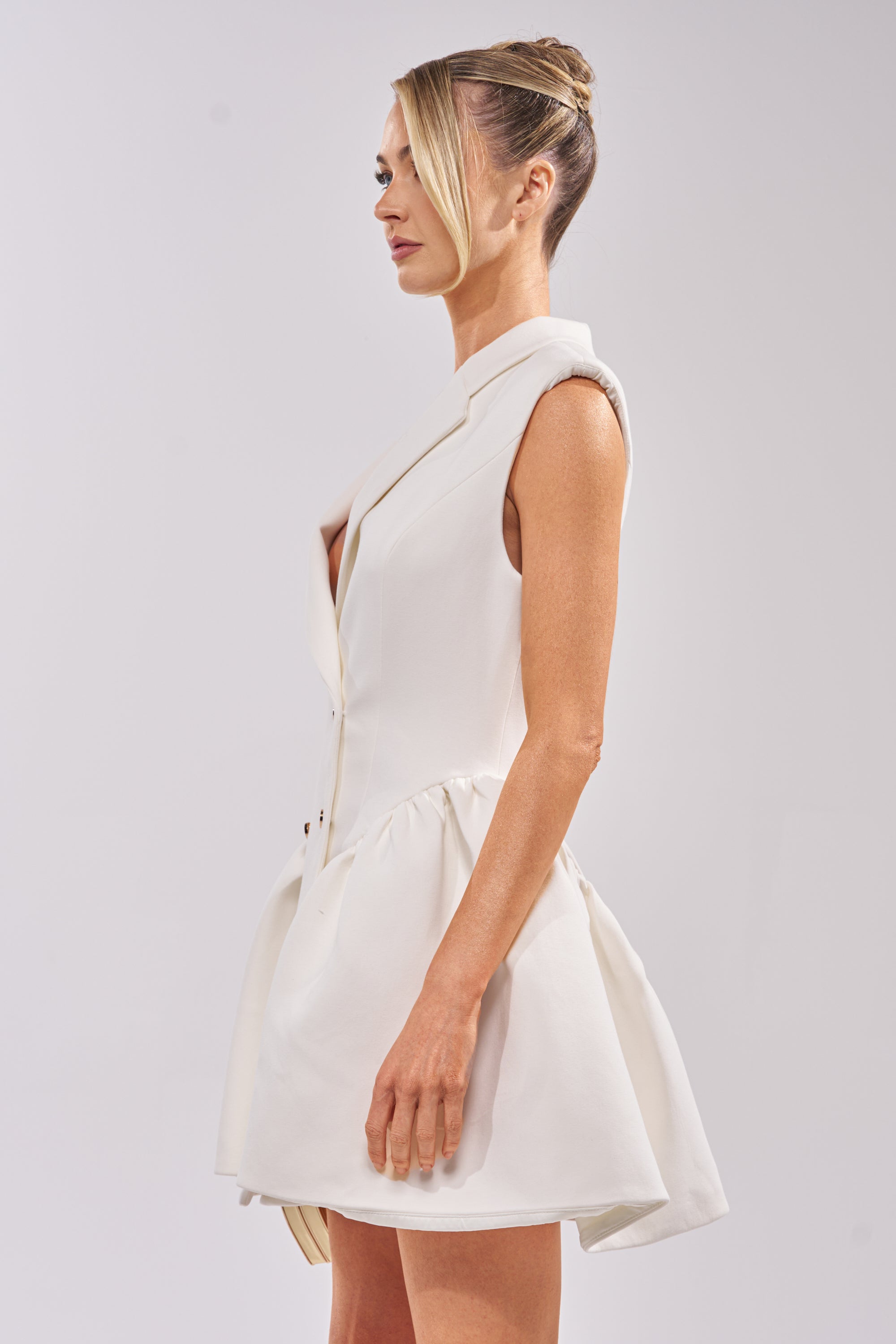 AKIRA Representing Me Sleeveless Blazer Dress | White | Size Medium AKIRA Representing Me Sleeveless Blazer Dress | White | Size Medium