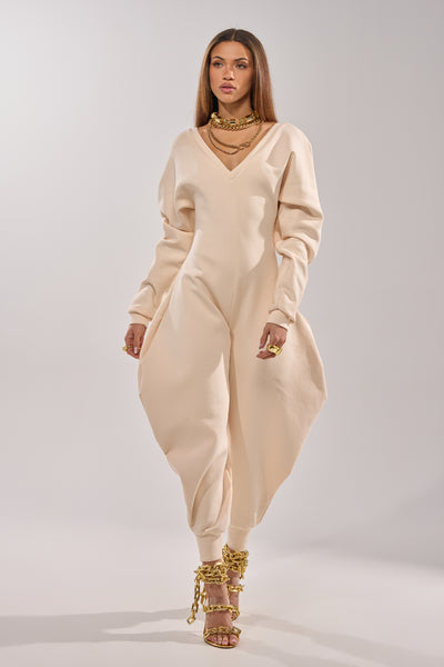 COMFY COZY SWEATSHIRT JUMPSUIT IN BONE – AKIRA
