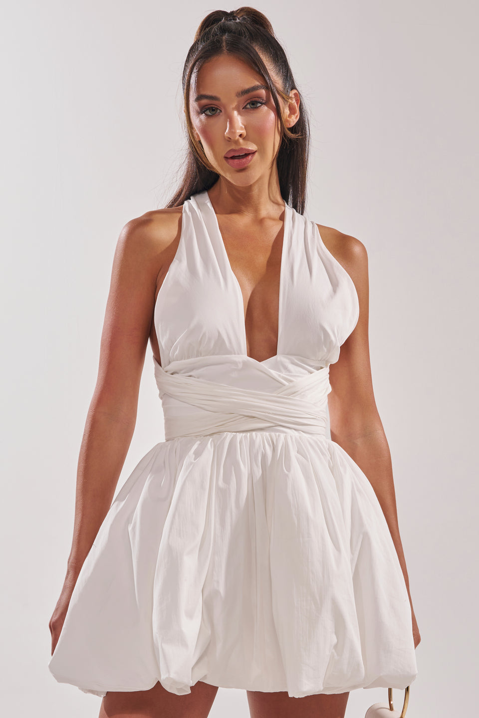 fitted poplin dress Large frills at the shoulders give this feminine cotton poplin dress a striking silhouette as they give way to a fitted bodice with gathers at the neck and a skirt that falls to mid calf. Gathering