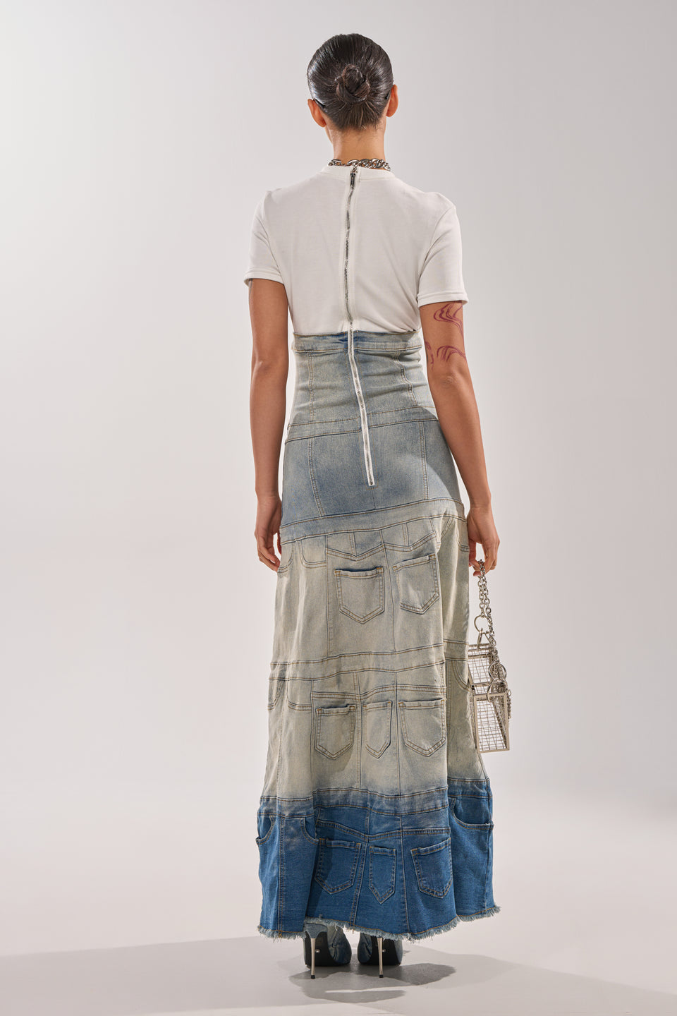 long denim dresses and skirts Knee Length Outfit Ideas Long Denim Dresses And Skirts 10 Chic Denim Maxi Skirt Outfit Ideas To Copy!