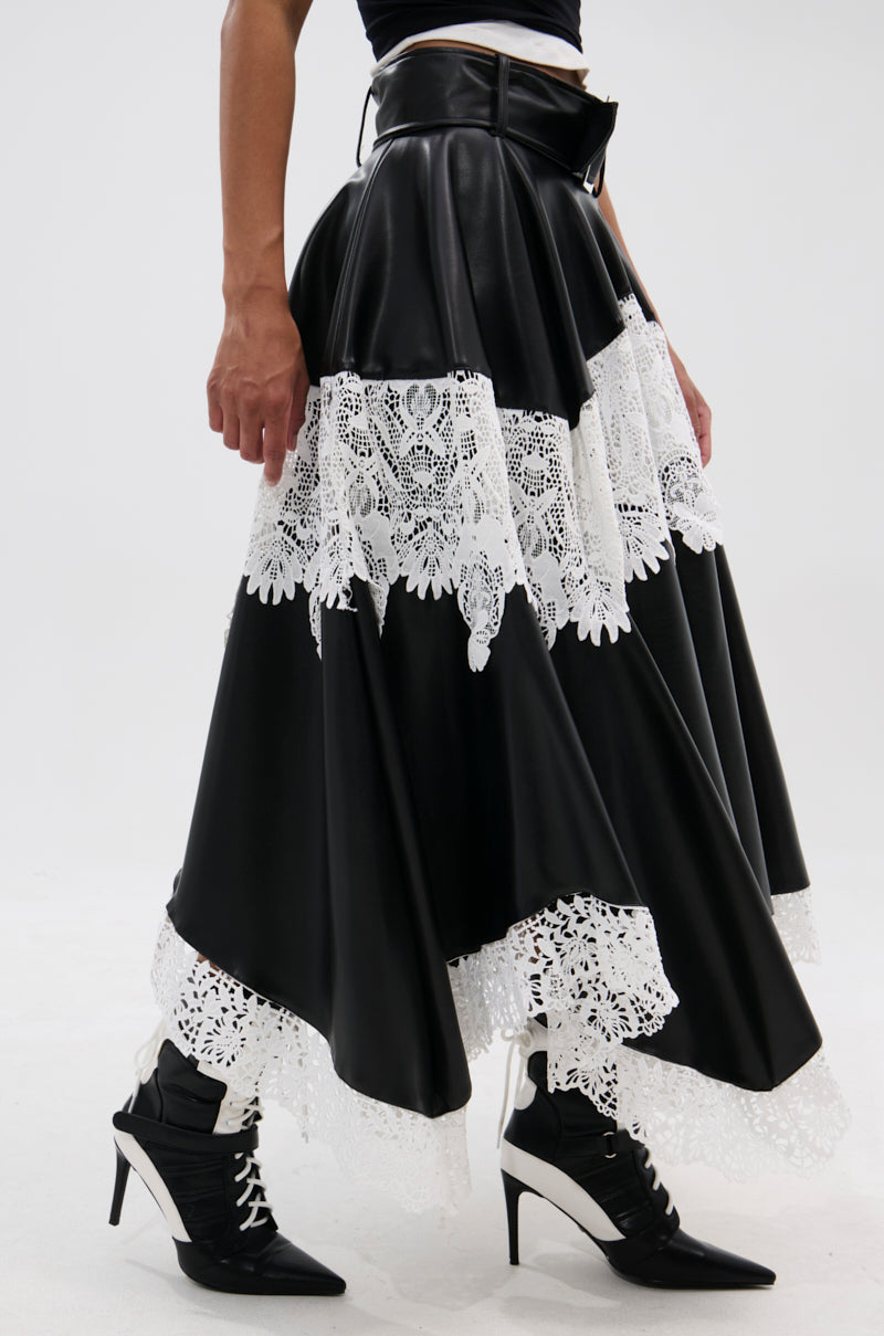 SARA BELTED LACE TRIM SKIRT – AKIRA