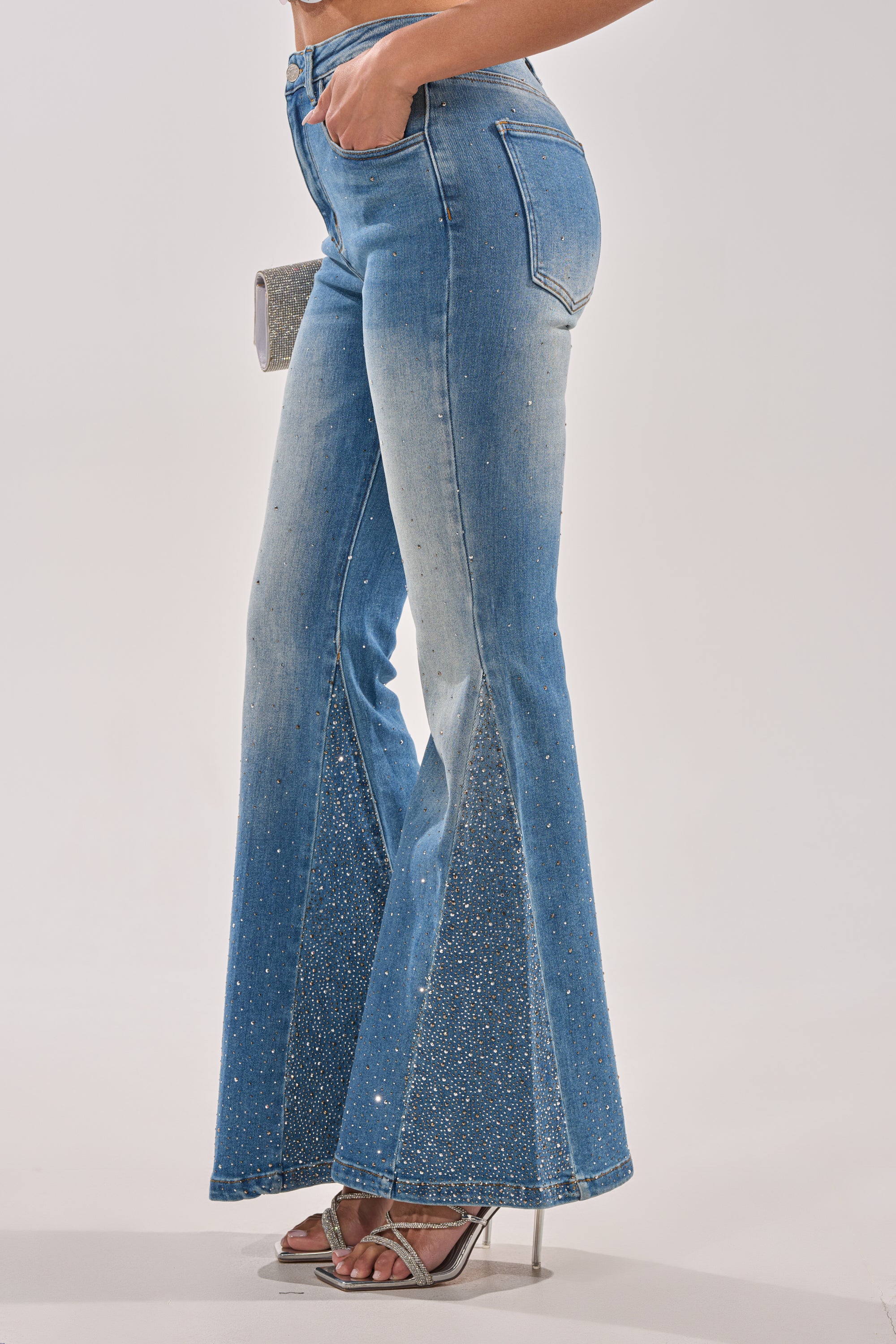 Wearing the BLING BLING FLARE DENIM with silver high-heeled sandals and a small clutch—perfect for standout western-inspired looks. 3