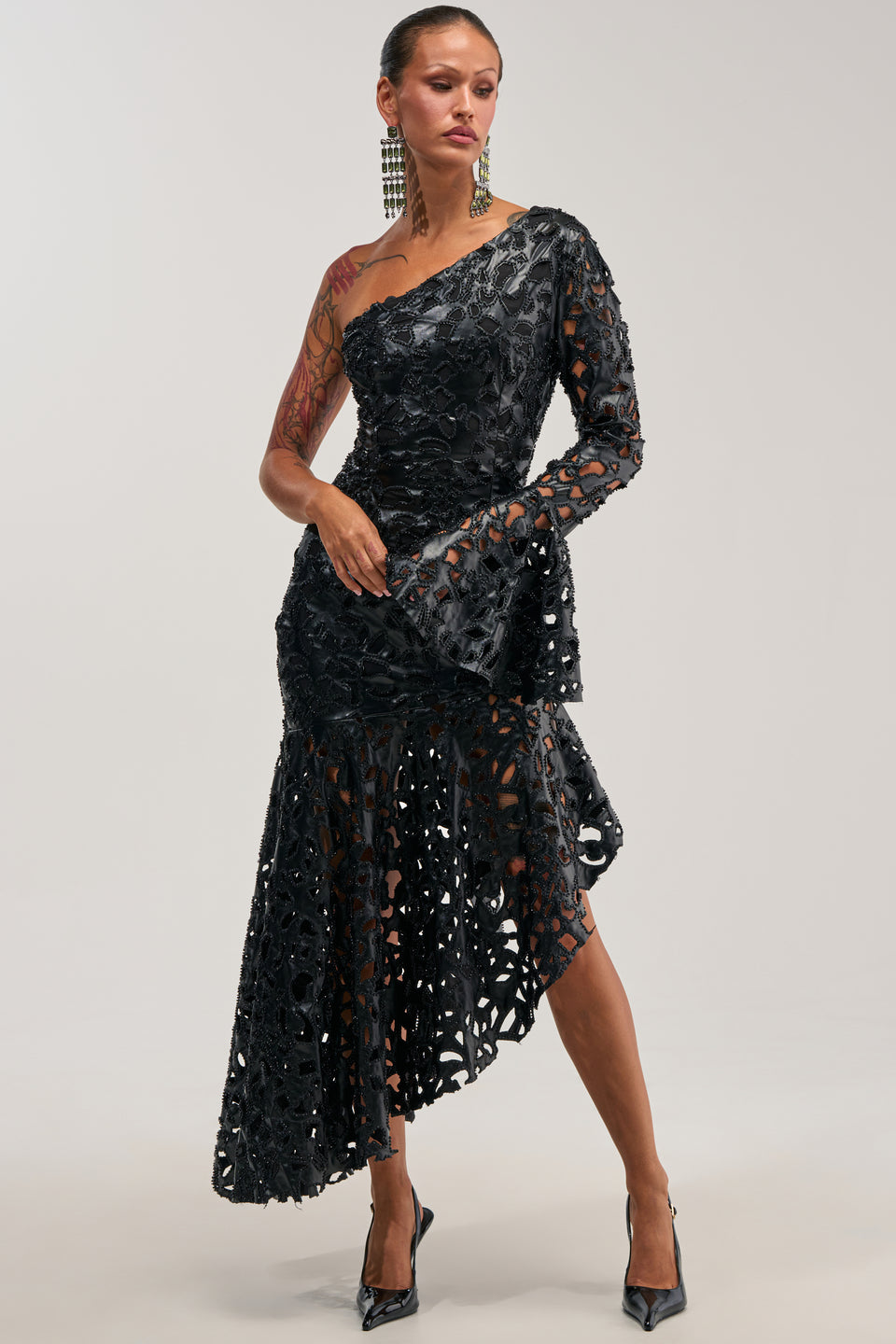 MAKE A STATEMENT ONE SHOULDER MIDI DRESS – AKIRA
