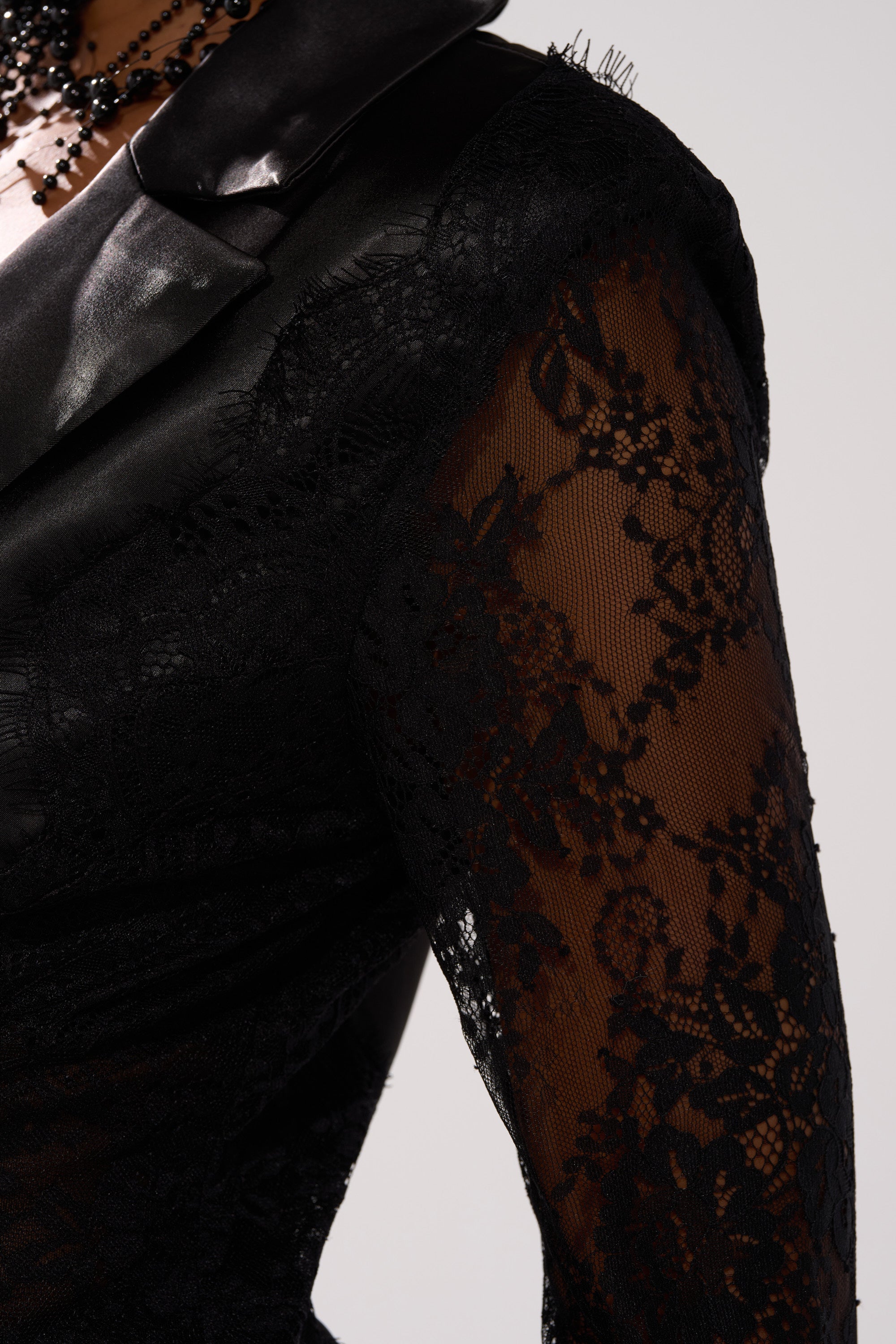 AU CONTRAIRE LACE SATIN BLAZER – AKIRA