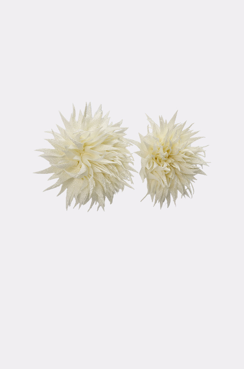 Two spiky-petaled, cream dahlia flowers are arranged side by side on a plain white background, echoing the elegant design of the LALA LAND EARRING. 3