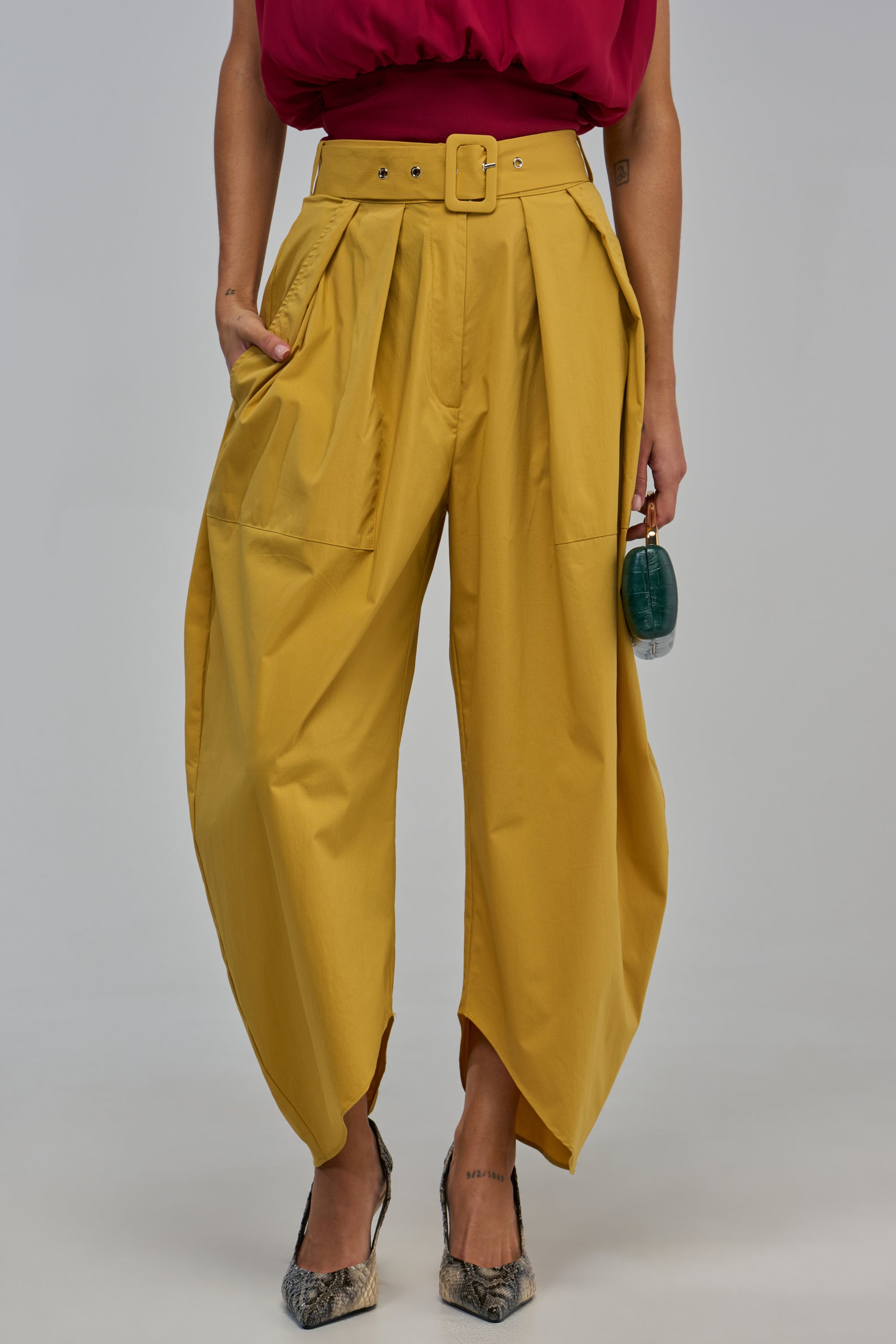 GIVE ME YOUR LOVE TROUSER IN MUSTARD high-rise barrel pants featuring a belted waist, wide legs, and side pockets.