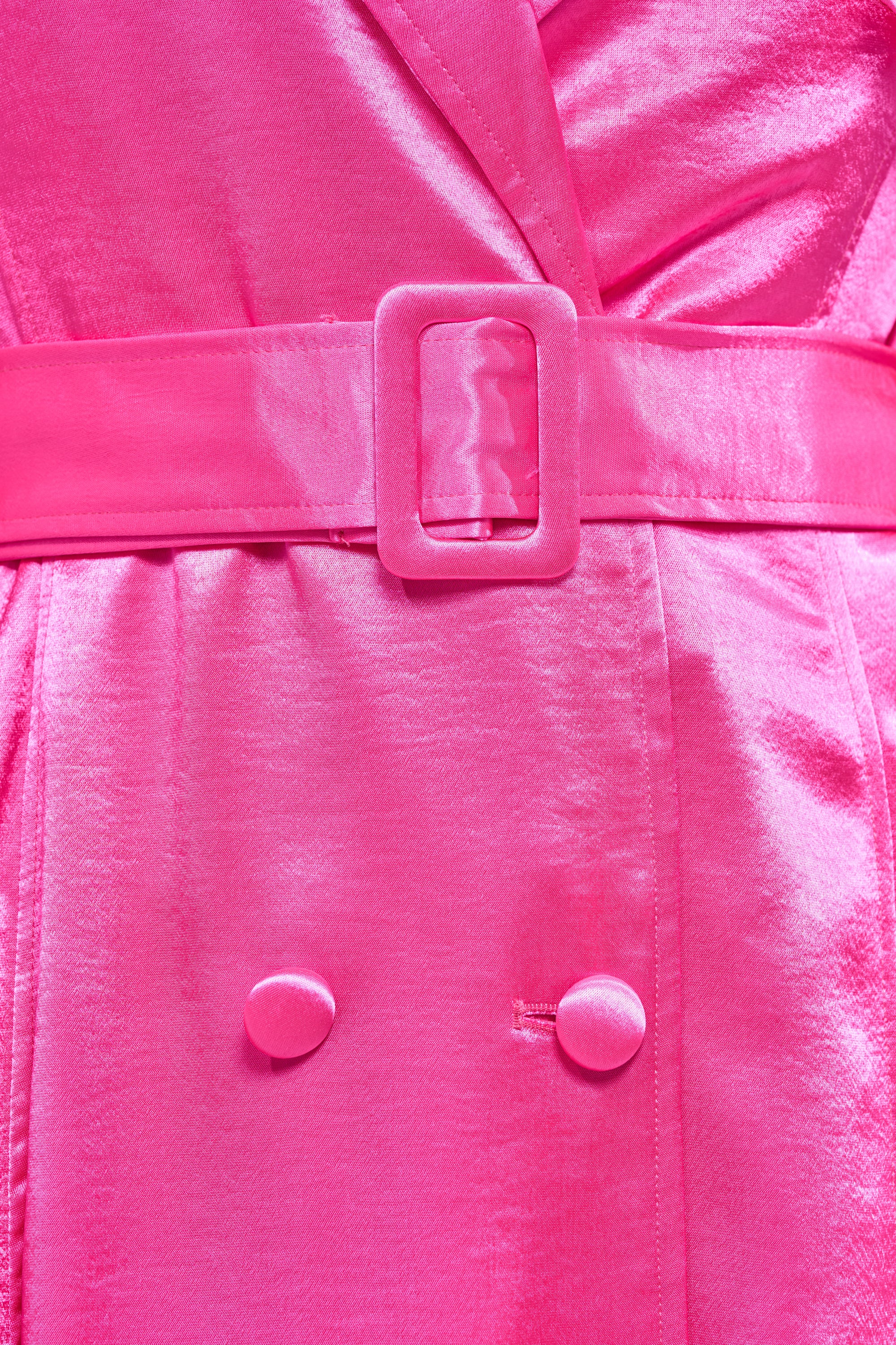 Close-up of the FOR THE DRAMA SATIN TRENCH in hot pink, featuring a wide belt with a bold rectangular buckle and two round front buttons—ideal for making a statement. 8