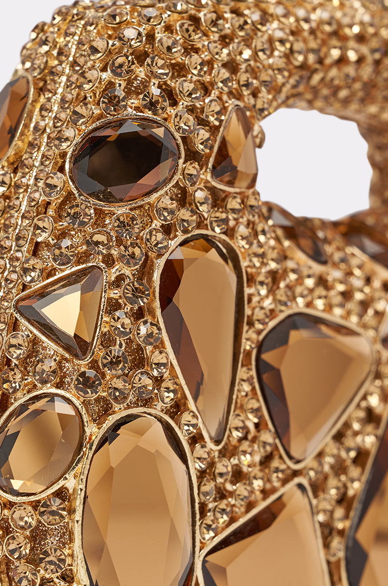Close-up of the EVA BLING BAG, a gold chain handbag adorned with large faceted amber gemstones and small round crystals, creating a shimmering, luxurious texture ideal for an elegant evening accessory. 5