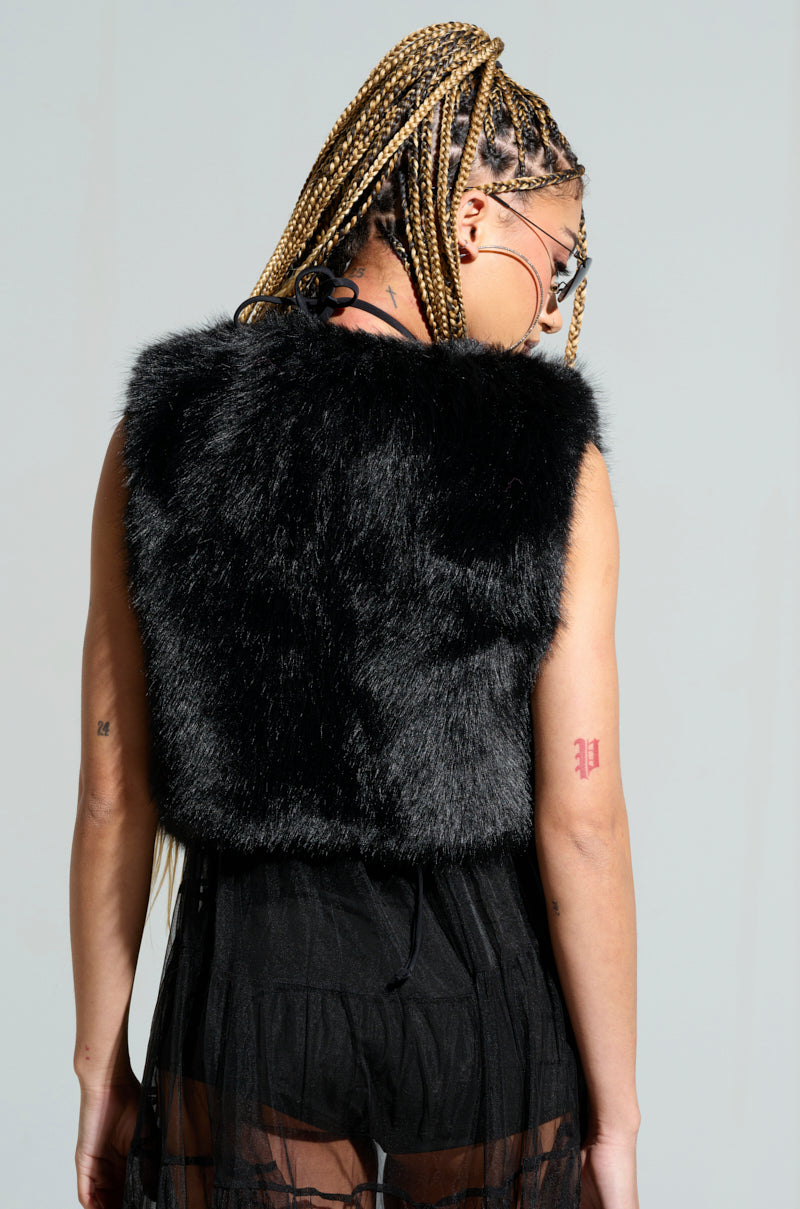 LIGHTS OUT FAUX FUR VEST IN BLACK – AKIRA
