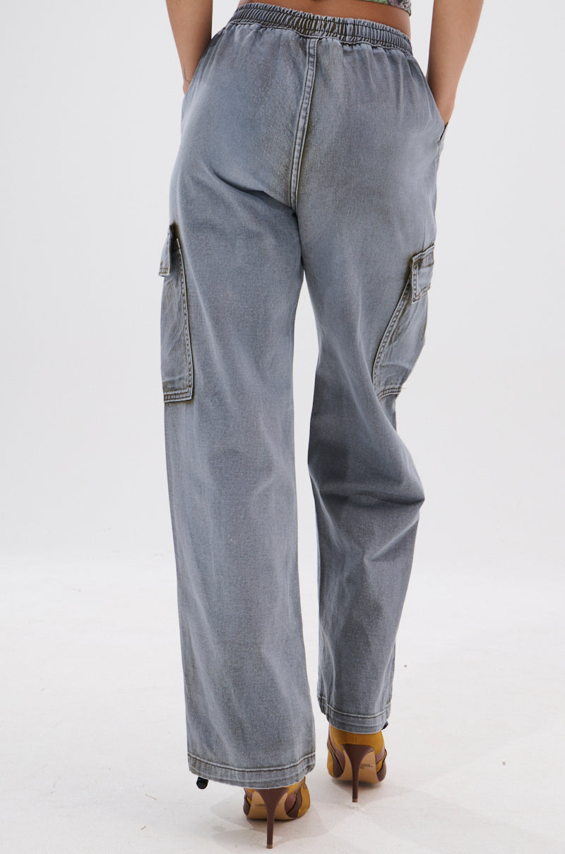 Model shown from the back wears loose-fitting, high-rise WALLEY CARGO JOGGER with oversized cargo pockets and tan high heels against a plain white background. 5