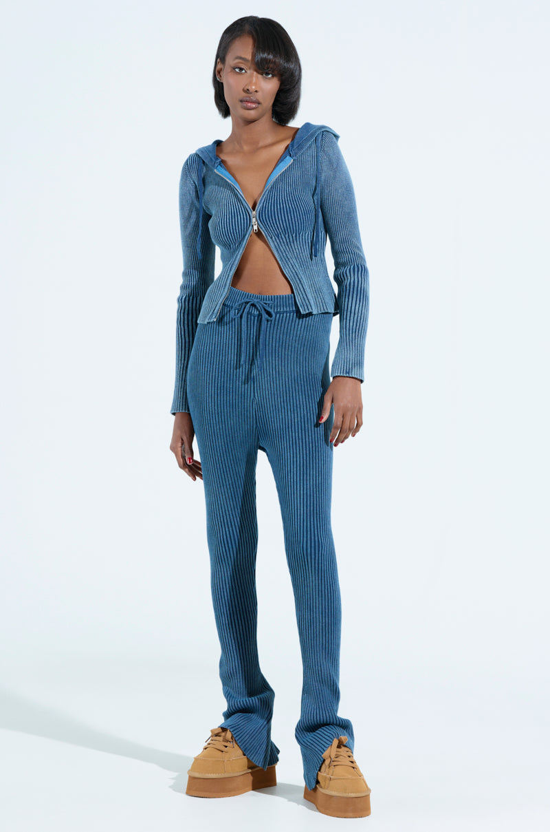 HOT GIRL ZIP UP SWEATSHIRT IN NAVY – AKIRA
