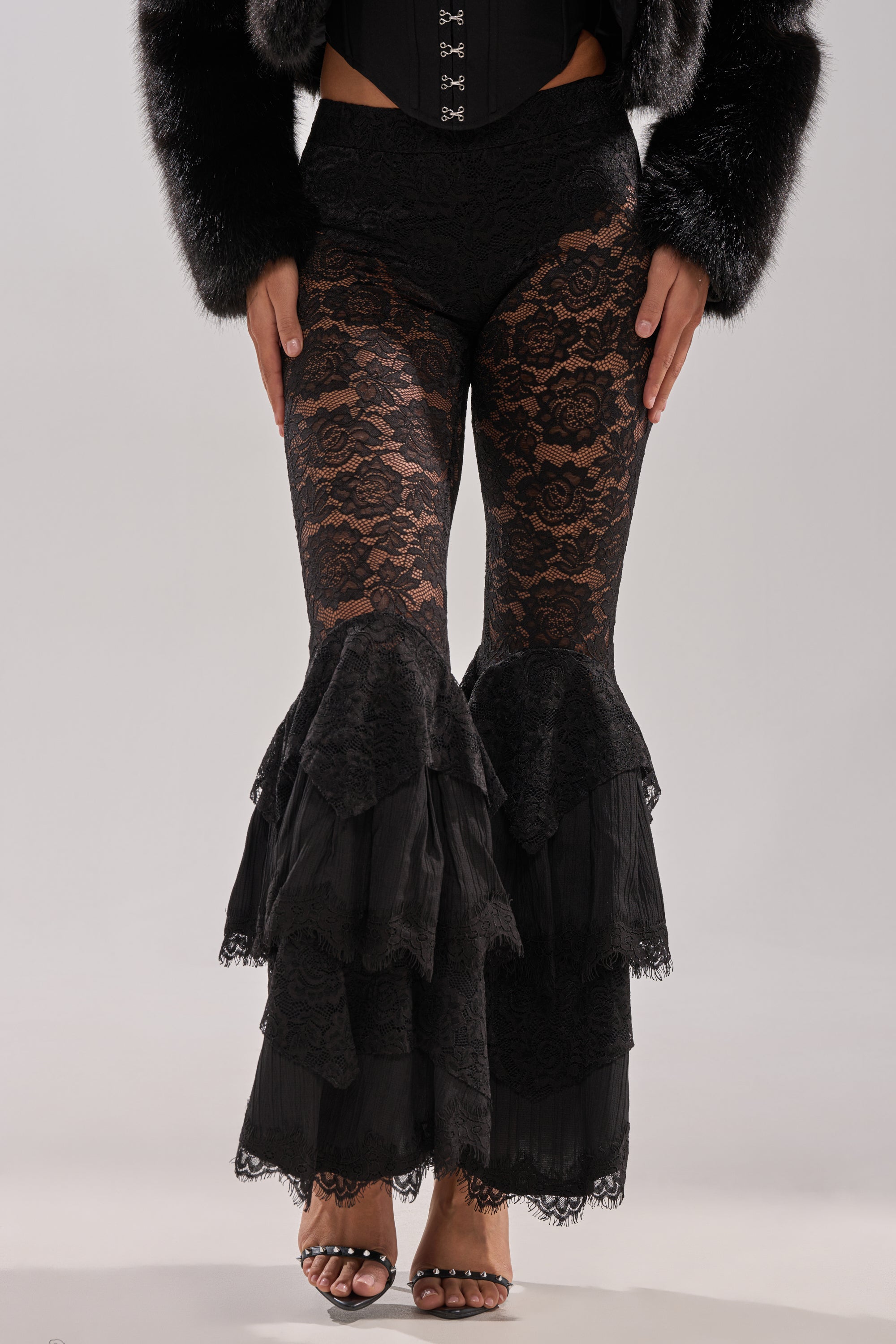 COACHELLA LACE RUFFLE PANTS – AKIRA