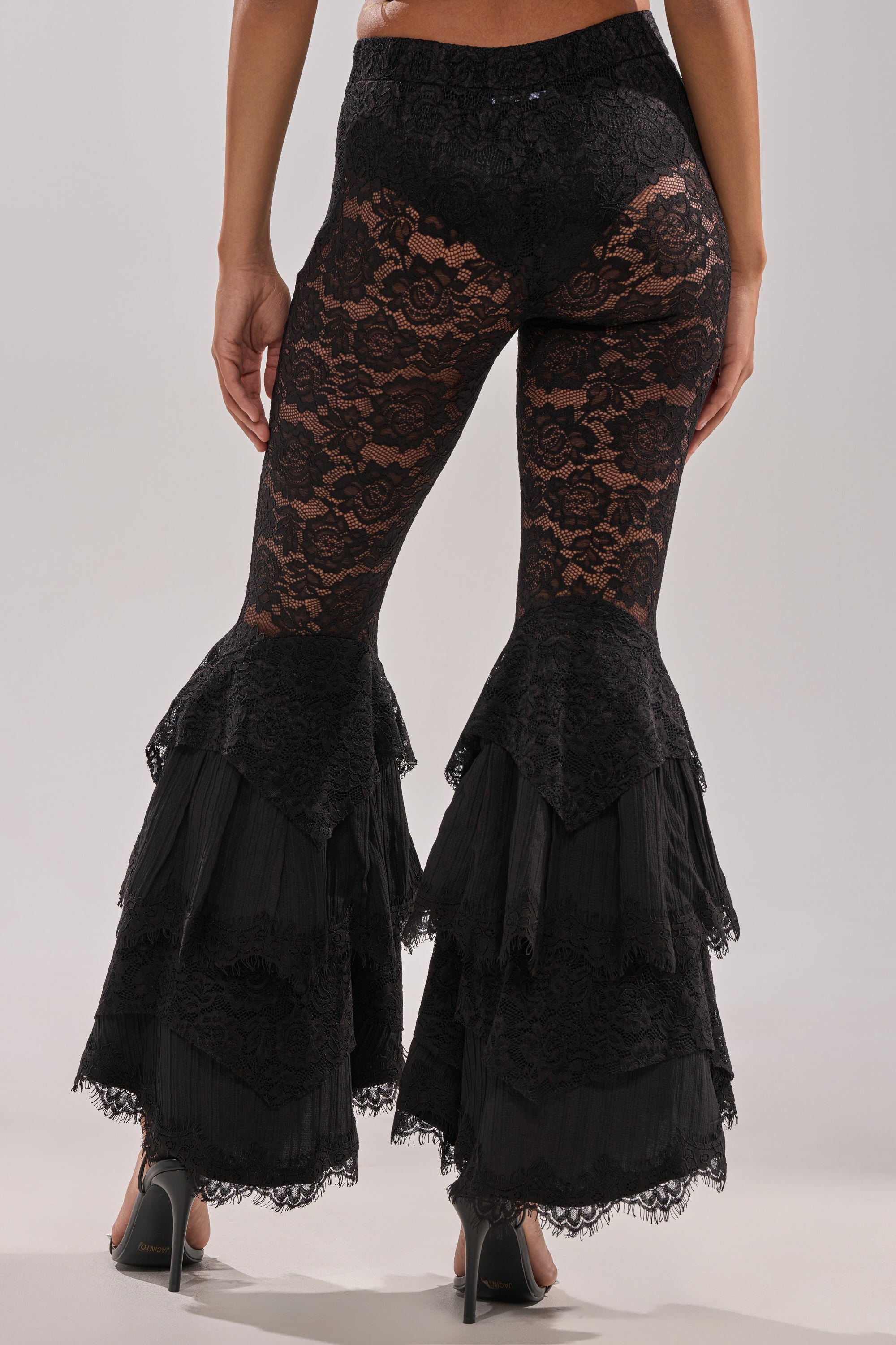 COACHELLA LACE RUFFLE PANTS – AKIRA