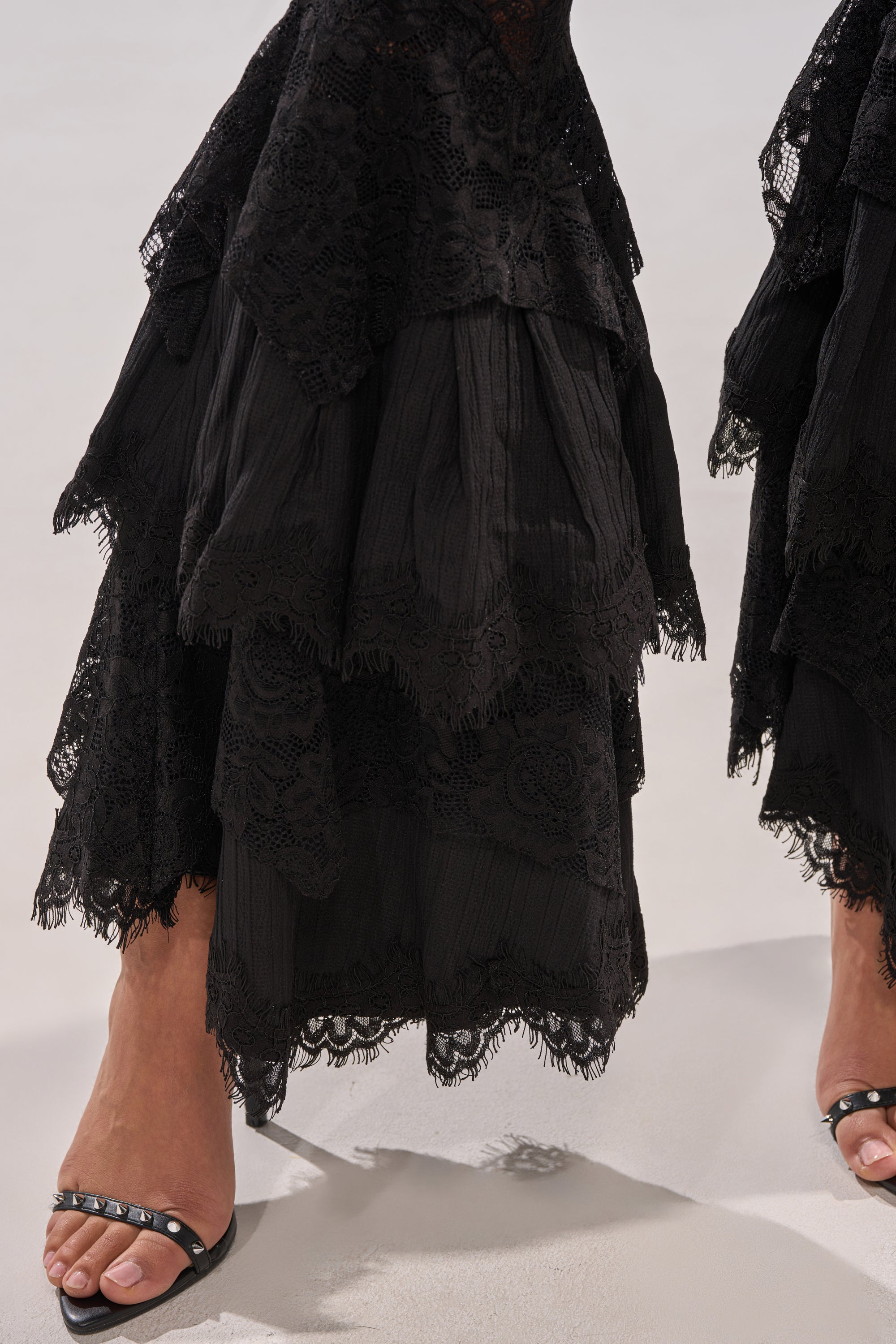 COACHELLA LACE RUFFLE PANTS – AKIRA