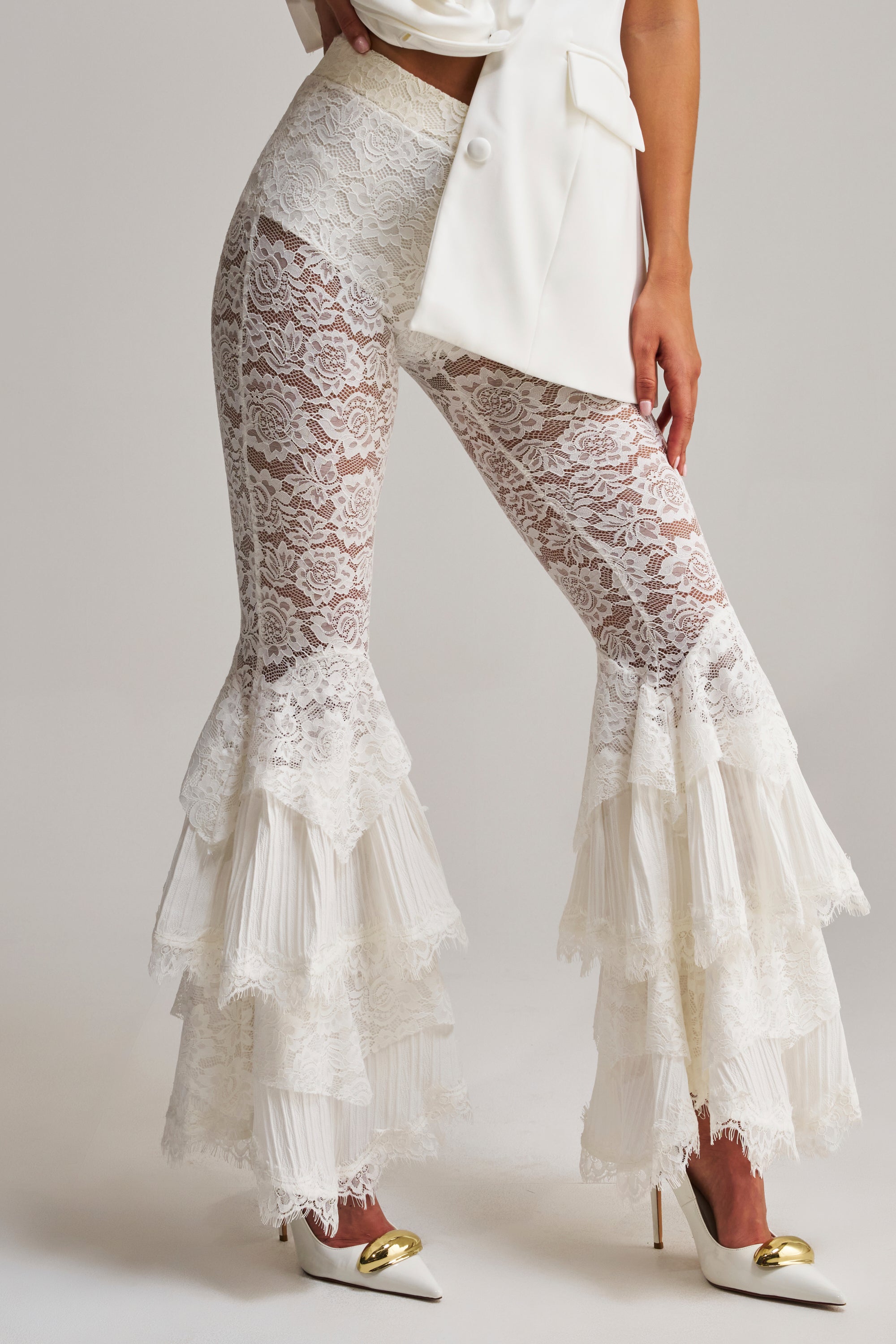 COACHELLA LACE RUFFLE PANTS – AKIRA