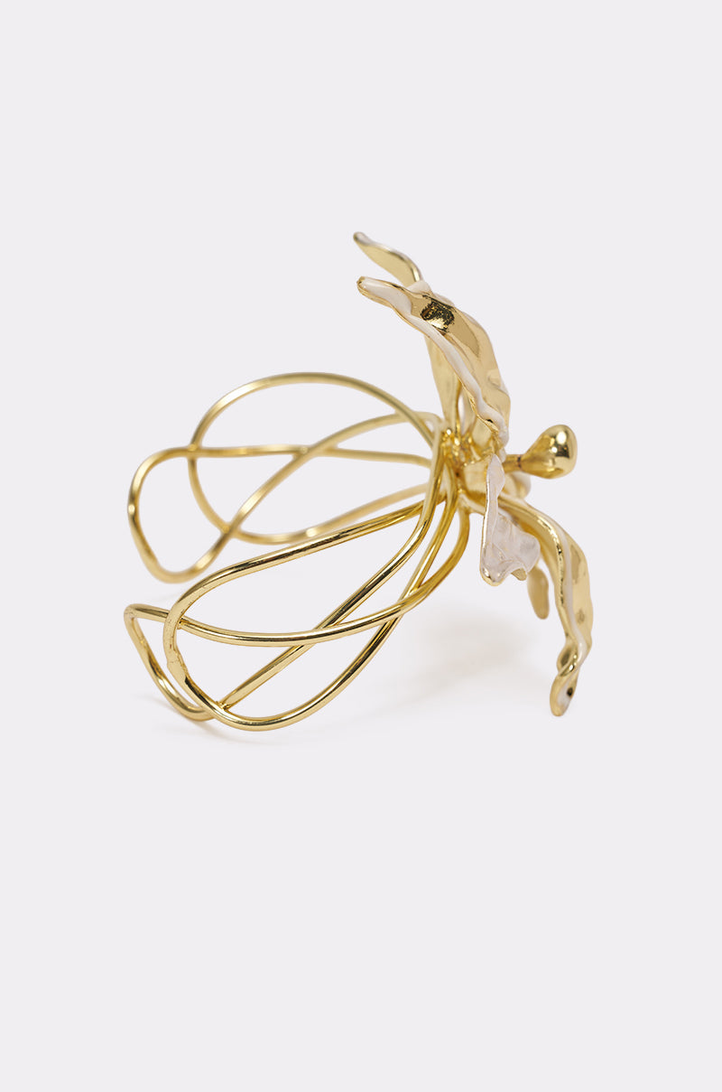 The BY THE SHORE BRACELET features delicate openwork details and textured accents inspired by sculptural flower jewelry, capturing elegance in its design, and is shown against a plain white background. 2