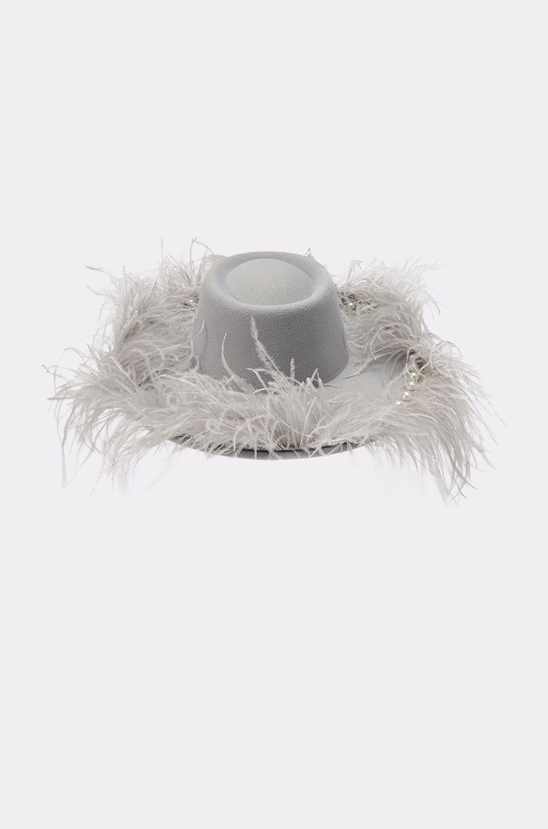 The FEEL IT FEATHER BRIM HAT is a light gray wide-brimmed hat adorned with wispy feathers and a delicate chain, making it the perfect western festival accessory, shown elegantly against a plain white background. 6