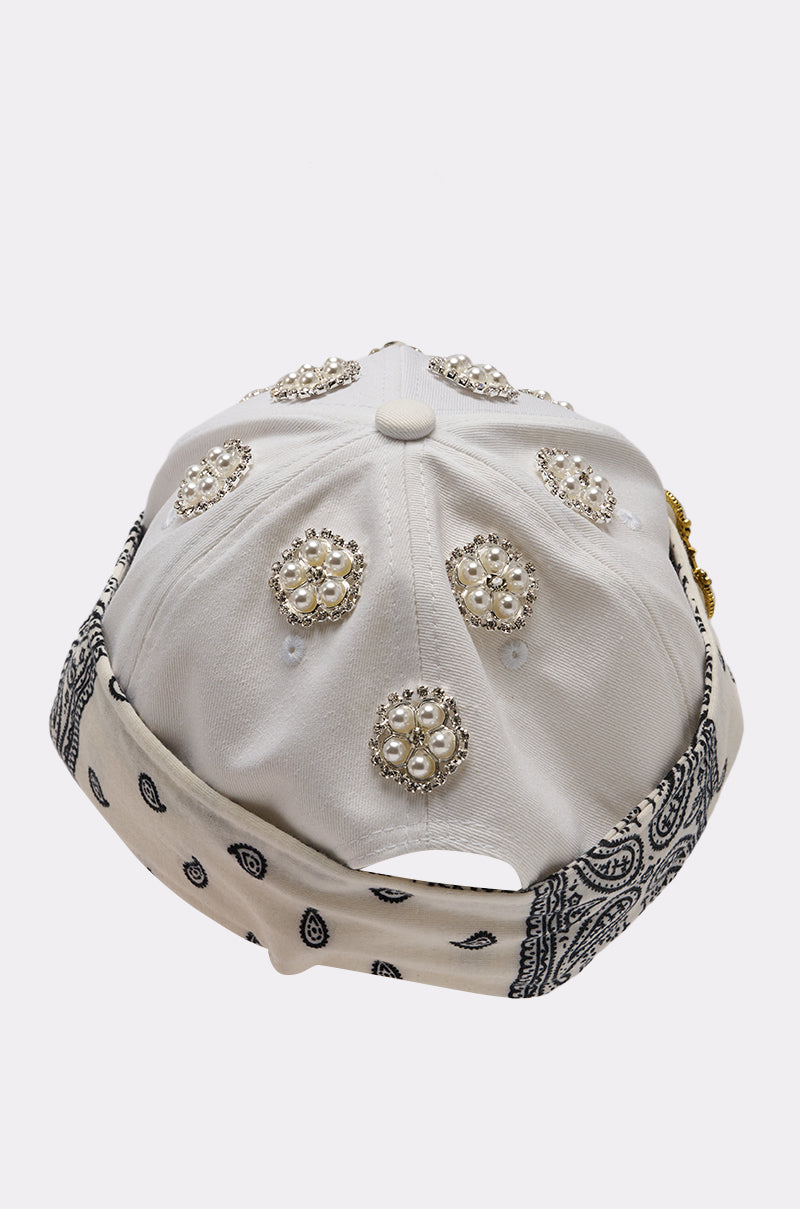 VIVIENNE PAISLEY BROOCH HAT – AKIRA