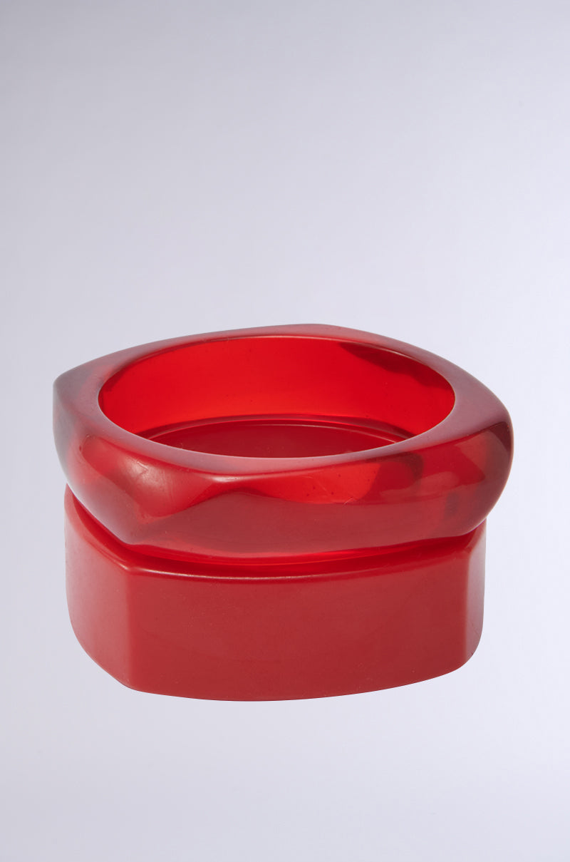 The SUMMER TIME FINE BRACELET SET features a bold, geometric design with a high-shine red finish, showcased against a plain light gray background.