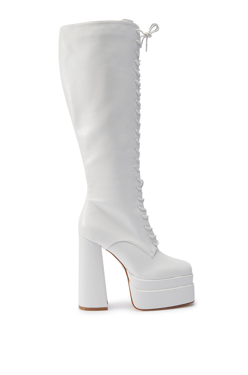 AZALEA WANG BALZARINA WHITE CHUNKY BOOT – AKIRA