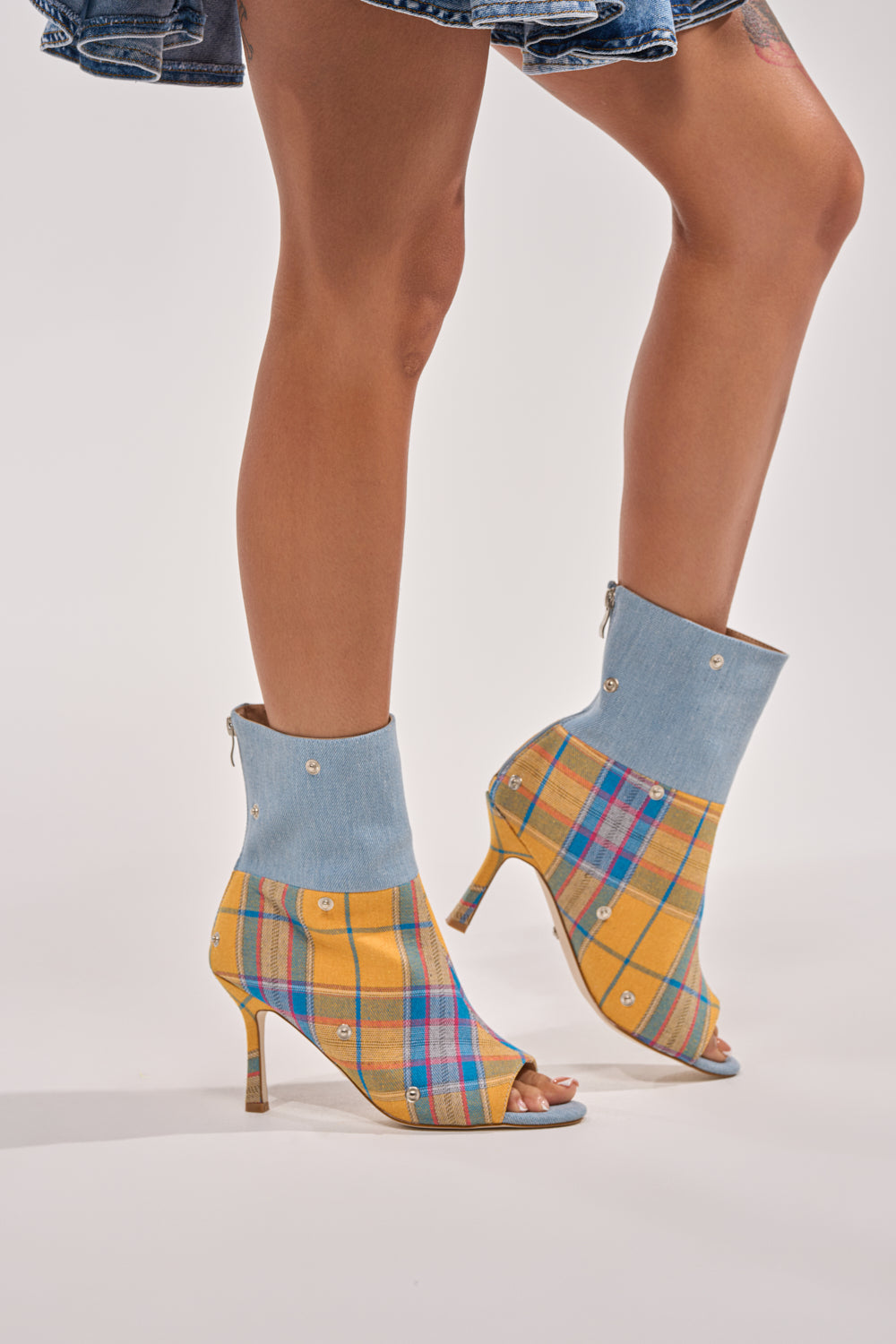 AZALEA WANG BIRDSONG YELLOW PLAID SNAP BOOTIE – AKIRA