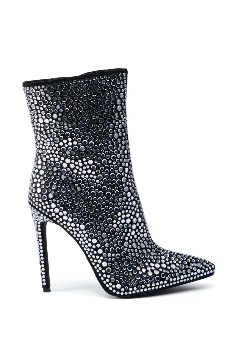 Introducing the AZALEA WANG BRAULIO BLACK STILETTO BOOTIE, a chic bootie adorned with sparkling rhinestone embellishments. This high-heeled stiletto bootie features a pointed toe and boasts a sleek design with a glittering texture that envelops the entire surface, delivering an elegant and glamorous appearance.