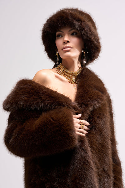 SO RICH FAUX FUR BUCKET HAT – AKIRA