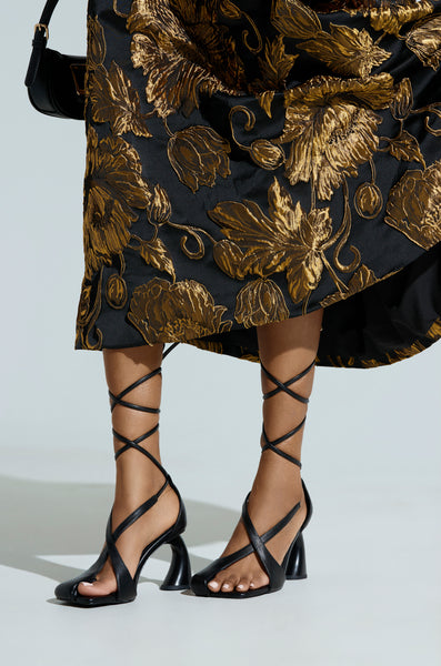 AZALEA WANG BUIKY BLACK PUMP – AKIRA