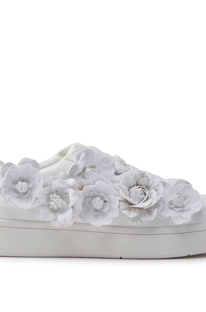 AZALEA WANG CARNATION WHITE FLAT SNEAKER – AKIRA