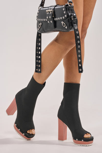 AZALEA WANG CELIANE BLACK BLOCK HEEL PLATFORM BOOTIE – AKIRA