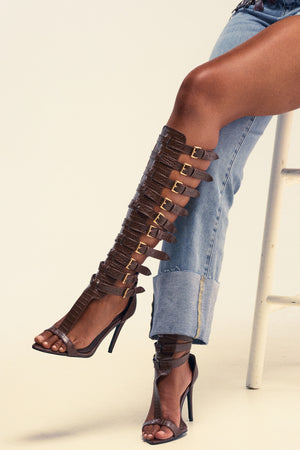 エリクシール AZALEA WANG CHERELLI BROWN CROC OVER THE KNEE SANDAL – AKIRA