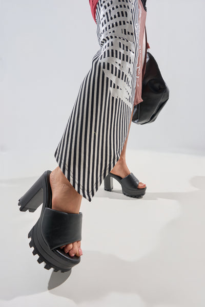 AZALEA WANG COOL CAT CHUNKY SLIP ON PLATFORM SANDAL – AKIRA