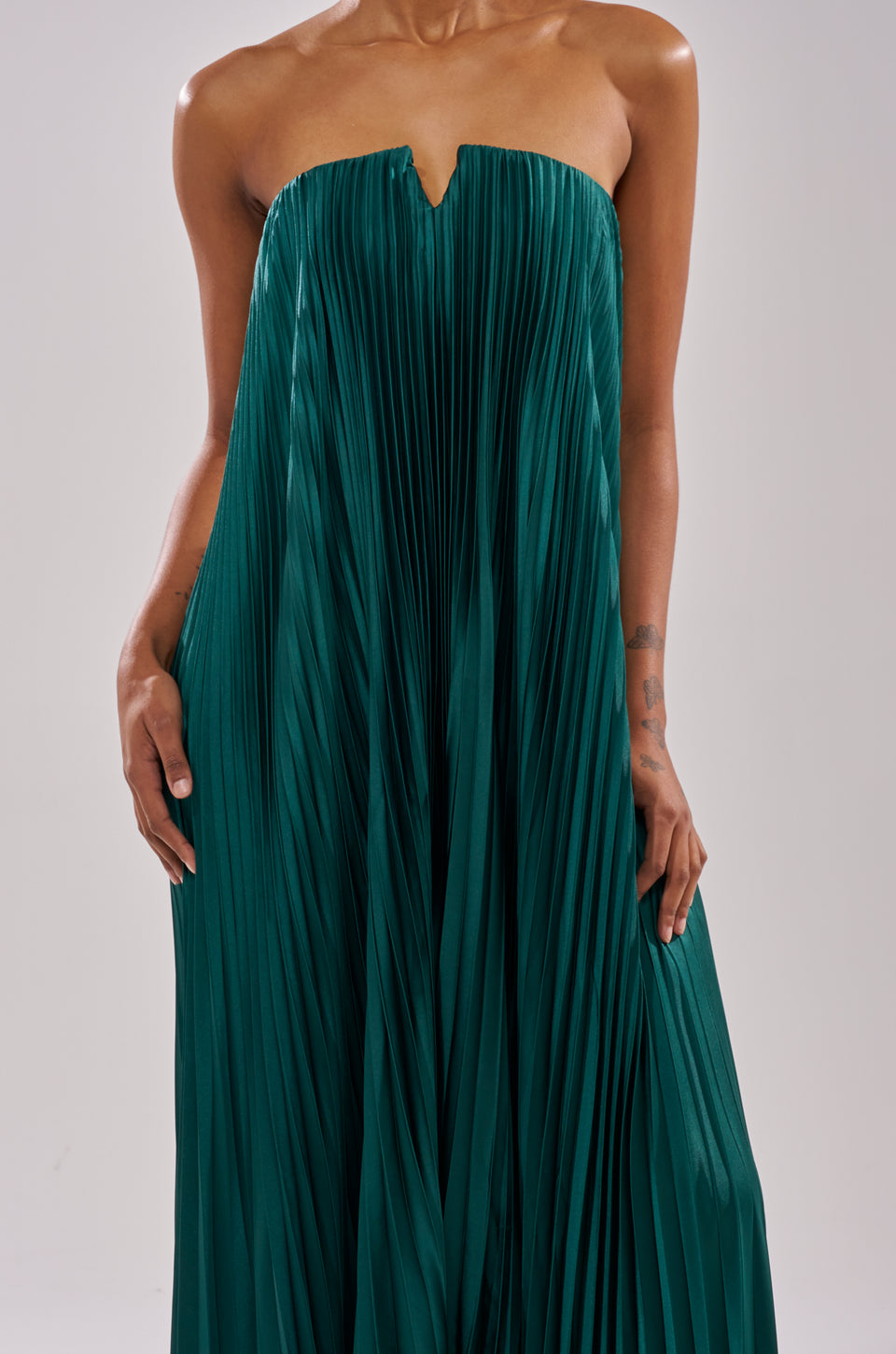 emerald green sleeveless dress Emerald Green Sleeveless Tiered Midi Dress | Womens | X-Small (Also in XXS, L, XL) | 100% Polyester | Lulus | Green Dresses | Homecoming