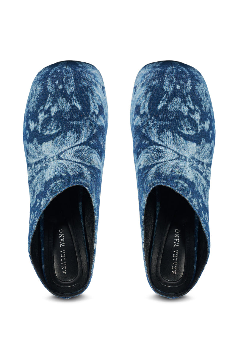 AZALEA WANG FLOREA DENIM PRINT MULE – AKIRA
