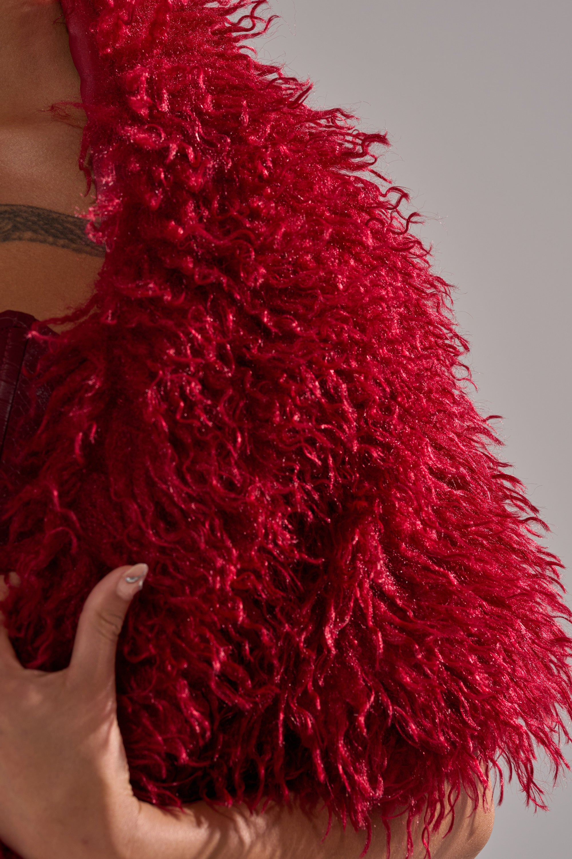 GET CRAZY SHAGGY FAUX FUR SCARF – AKIRA