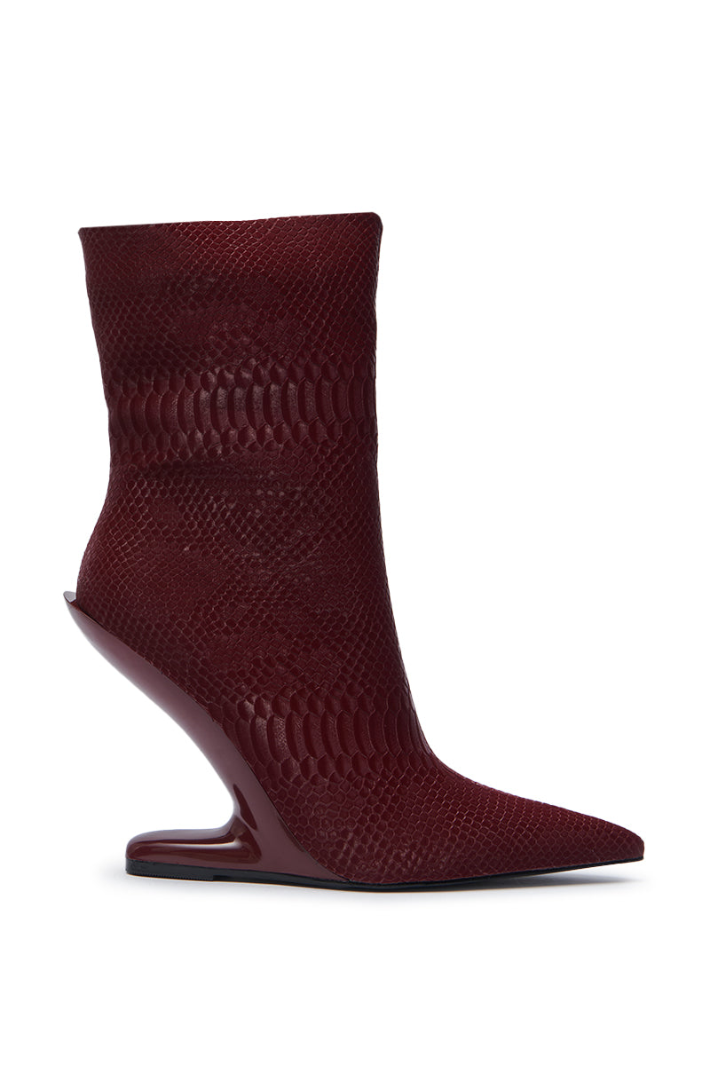 【Gotexve】Rondine Burgundy 左右反転 AZALEA WANG GLACIELLE BURGUNDY CROC BOOTIE – AKIRA