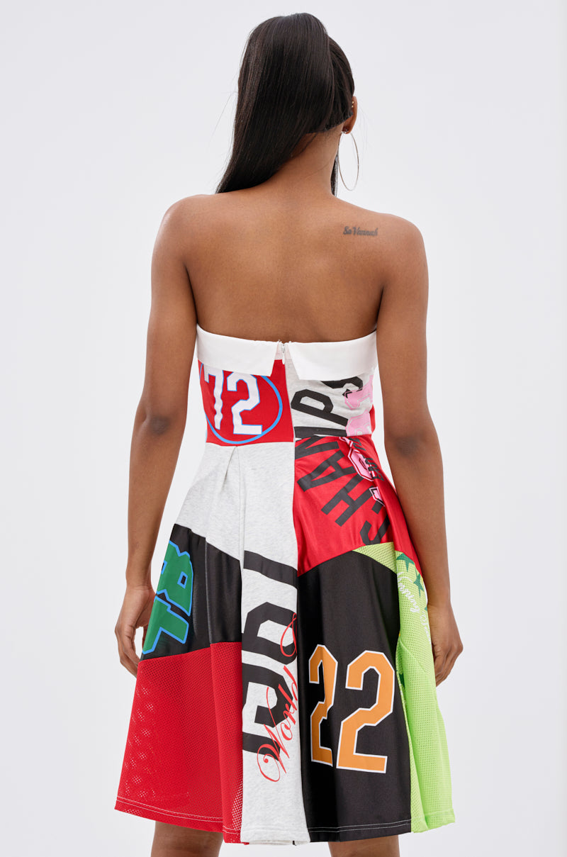 STAND OUT GRAPHIC MINI DRESS – AKIRA